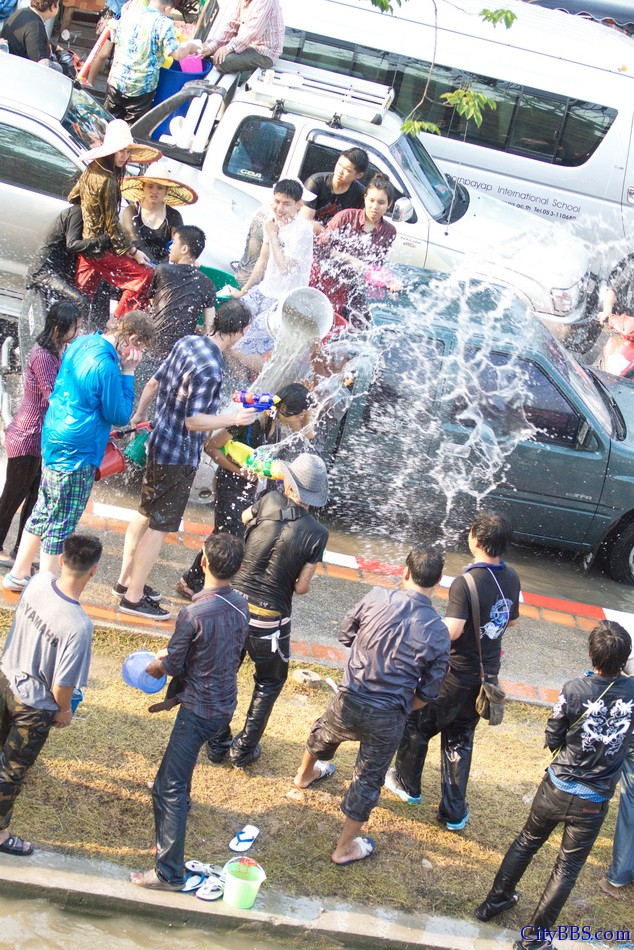 ChiangmaiSongkran2_011.jpg