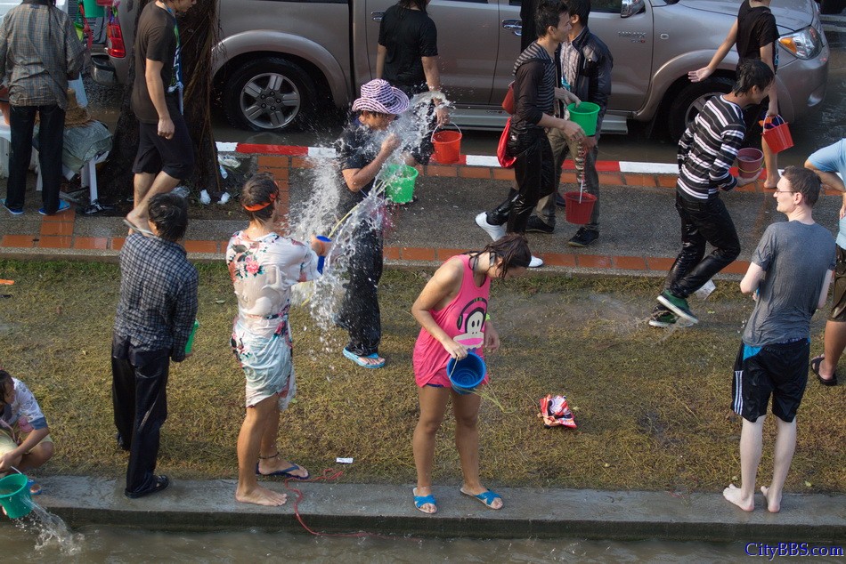 ChiangmaiSongkran2_054.jpg