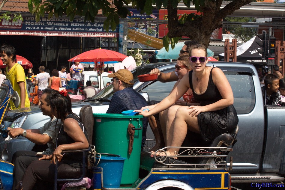 Chiangmai_Songkran_099.jpg