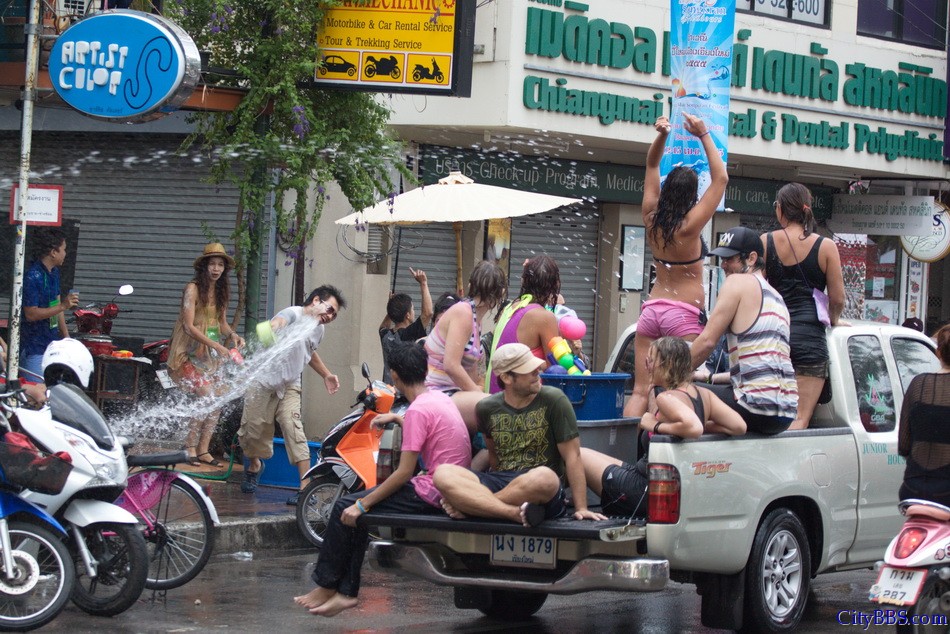 Chiangmai_Songkran_471.jpg