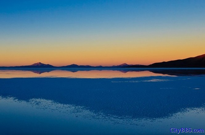 天空之镜：最接近天堂的地方 玻利维亚的乌尤尼盐沼（Uyuni Salt Flat）