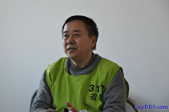 官员自述逃美生活：房客见我爱人就目露淫光.jpg