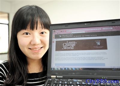 中学老师陪学生考试 意外被哈佛录取