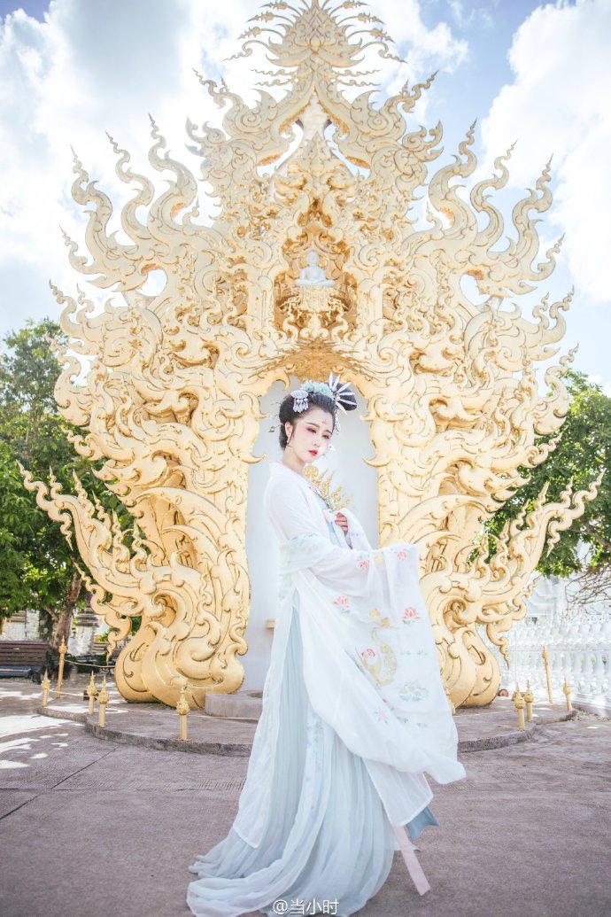 中国女孩穿汉服在泰国拍写真 宛若画中人