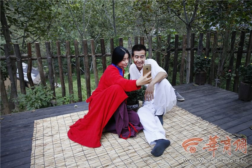 夫妻俩毕业后终南山安家 享受慢生活