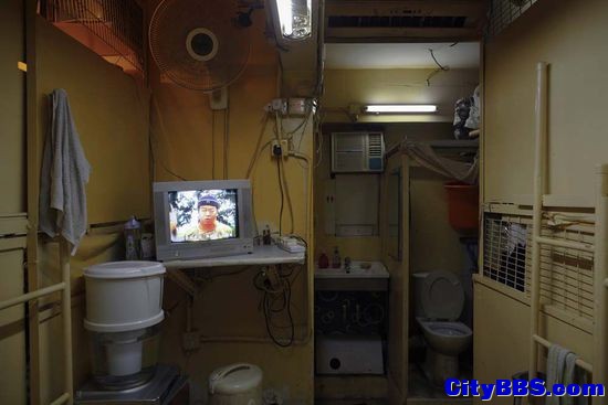 盘点世界各地蜗居 2平米的"笼屋"居然能住人