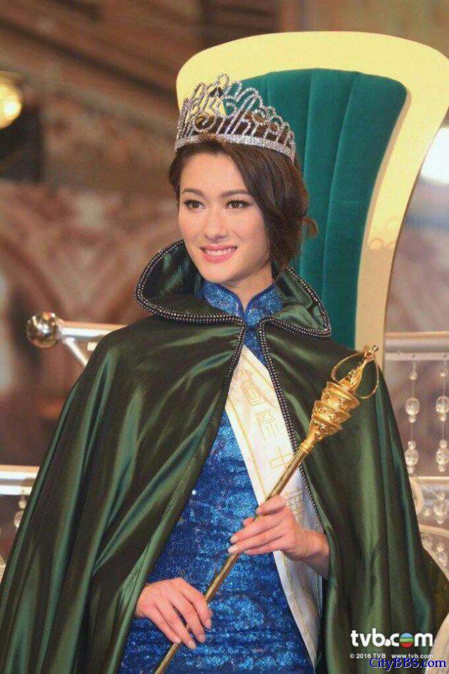在加拿大小镇仙境中长大的华裔混血美女