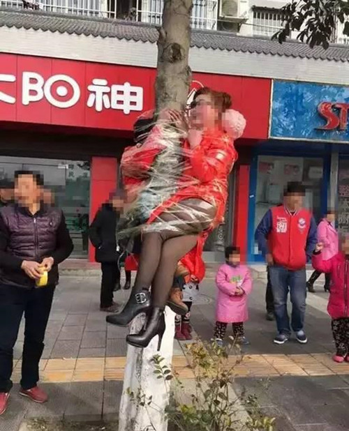 内地婚礼流行疯玩新娘和伴娘
