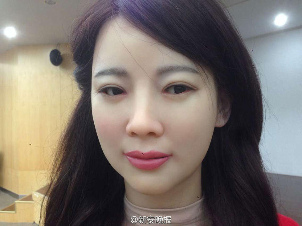 中国首台特有体验交互机器人 人美品格佳