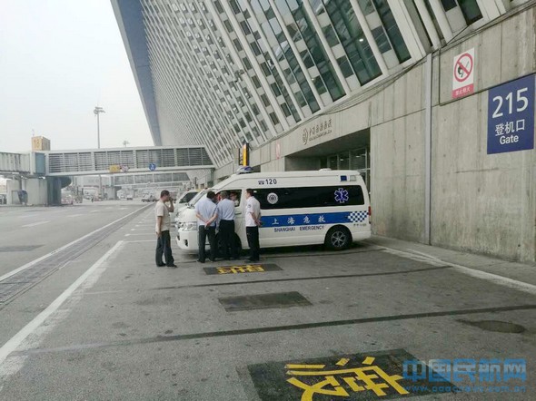 从洛杉矶到上海 一个华裔老人担架上的万里飞行