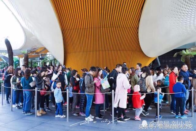 五一最坑爹的景点：排队排到吐，物价翻十倍