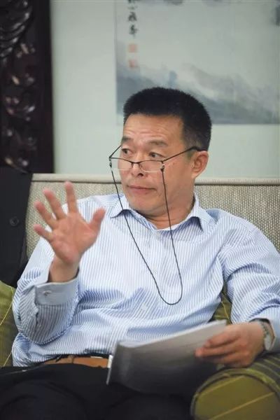 胡鞍钢院长