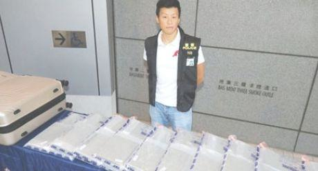 青年免费游玩加拿大回国时行李装满这个被抓