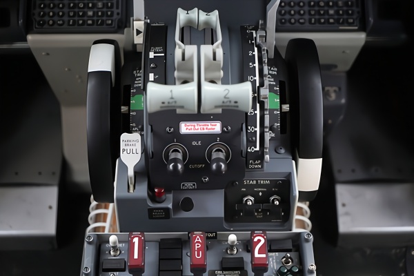一架波音737 Max 8 飞机的驾驶舱
