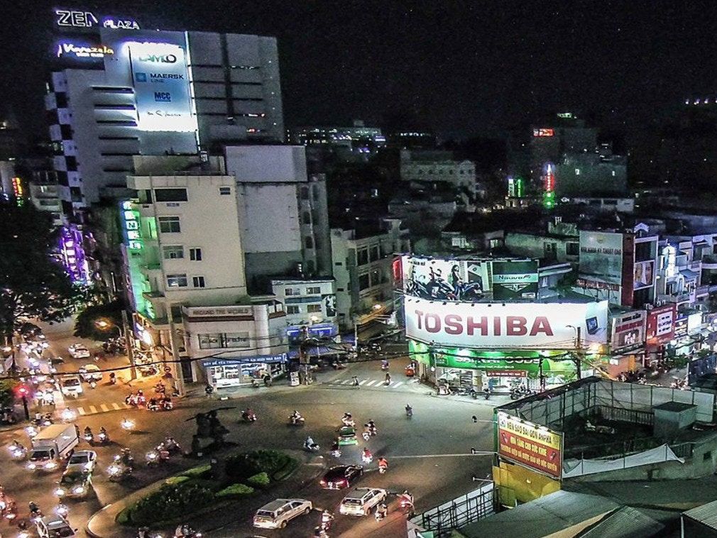 五光十色的越南城市街景.jpg