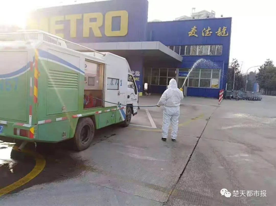 武汉连夜搬出18般武器 进行全城大消杀 这阵仗…