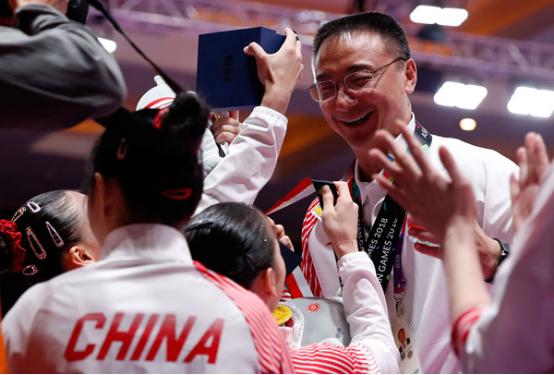 体操天才入籍美国培养数位世界冠军回国执教