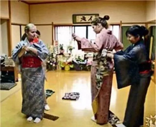 雪藏30年后普京女儿玛利亚罕见亮相，掌管45亿公司