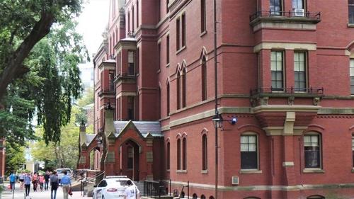 受疫情影响 哈佛等名校休学、推迟入学人数创新高