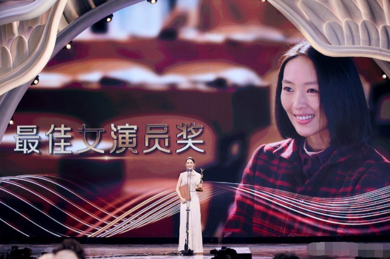 任达华童瑶获最佳男女演员奖3.jpg