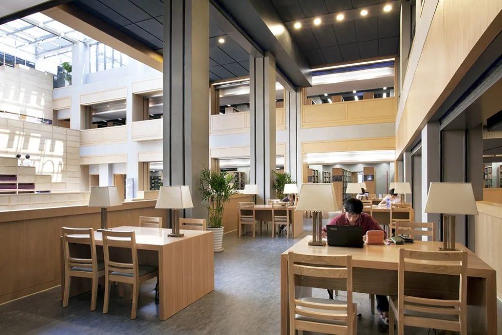 北京外国语大学图书馆.jpg
