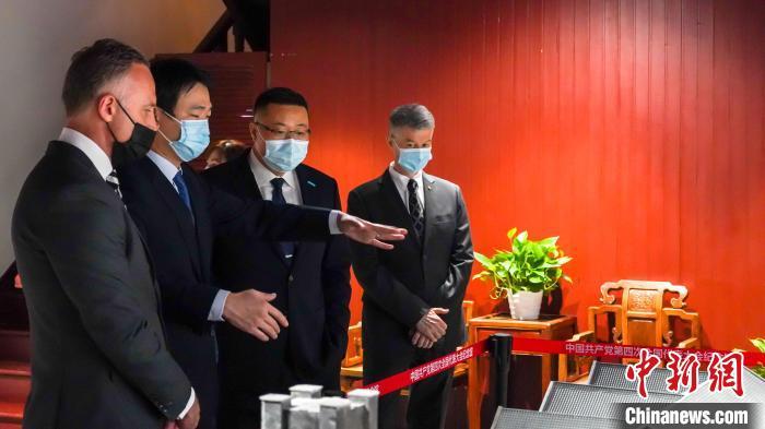 世茂酒店外籍总经理参观中共四大纪念馆