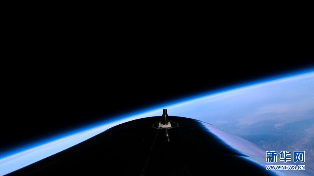 维珍太空船完成满员太空试飞70岁布兰森参加