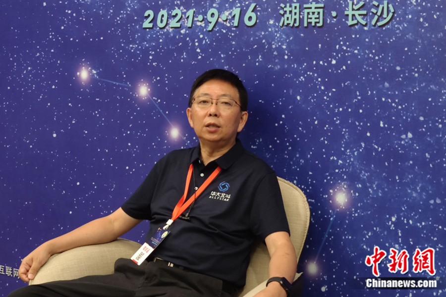 华大北斗总经理孙中亮接受记者采访