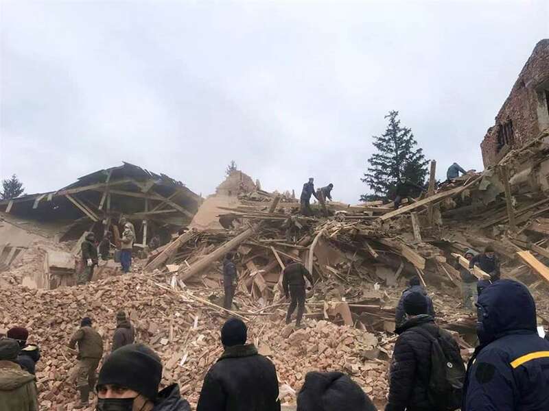 俄军炮击乌克兰东部阿克提卡（Okhtyrka）军事基地，导致超过70名乌克兰军人丧生 ...