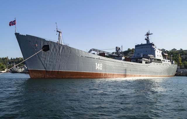 “萨拉托夫”号属于1171型坦克登陆舰.jpg