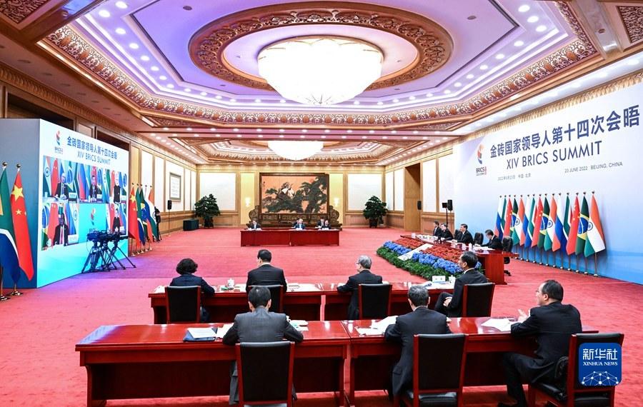 习近平主持金砖国家首脑会晤并发表重要讲话