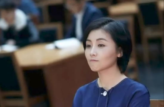 现年45岁的颜宁，2000年本科毕业于清华大学生物科学与技术系，此后赴美国普林斯顿大学分子生物学系，获博士 ...