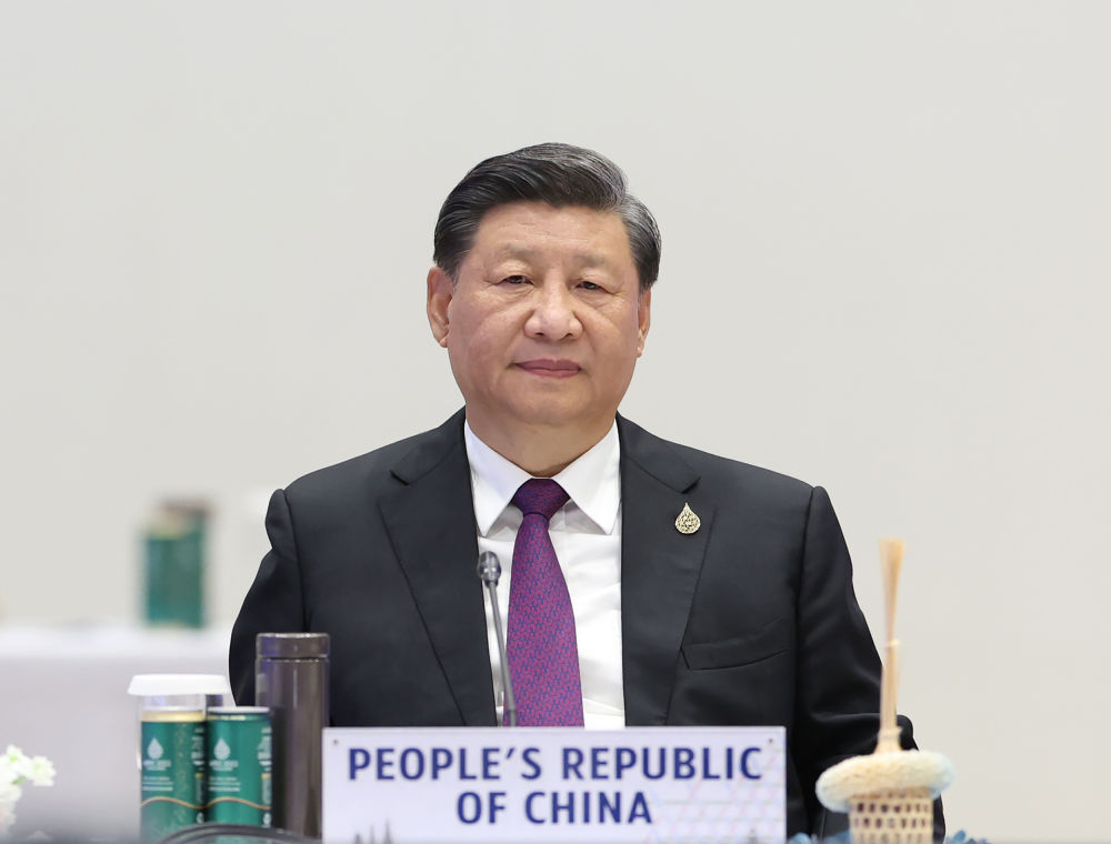 国家主席习近平出席会议并发表题为《团结合作勇担责任　构建亚太命运共同体》的重要讲话 ... ...