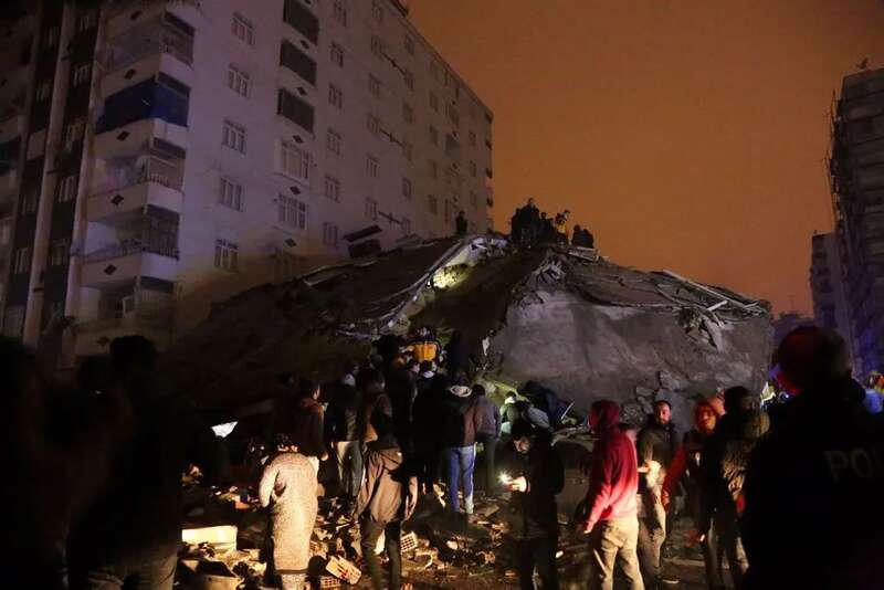 专家解答土耳其震前狂闪神秘蓝光 数千人死 恐怖纪实