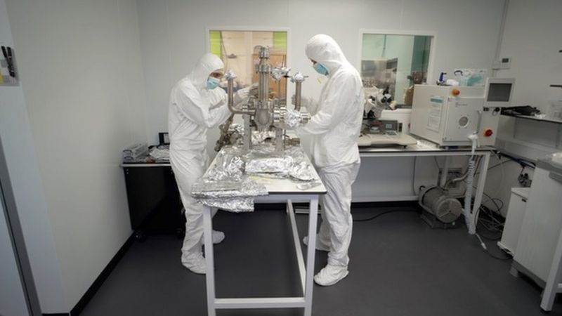 量子计算机芯片需要在清洁室中放在真空容器中操作