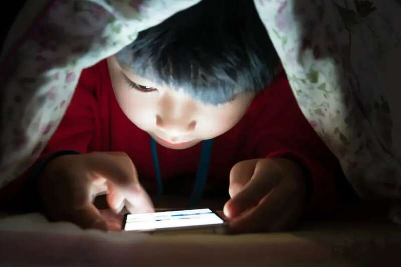孩子不仅缺乏自控力，更缺乏辨别是非的能力。所以家长交出电子产品的同时，要严格把控使用的范围，避免孩子 ...