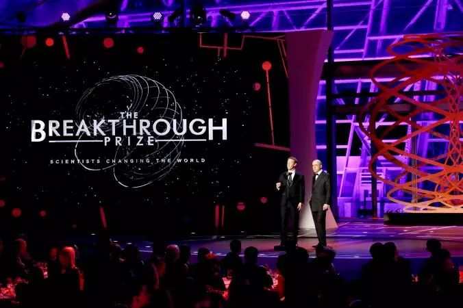 那么The Breakthrough Prize颁奖典礼，就是一场科学家、硅谷投资人、好莱坞明星甚至体坛明星的混搭，一个彰 ...