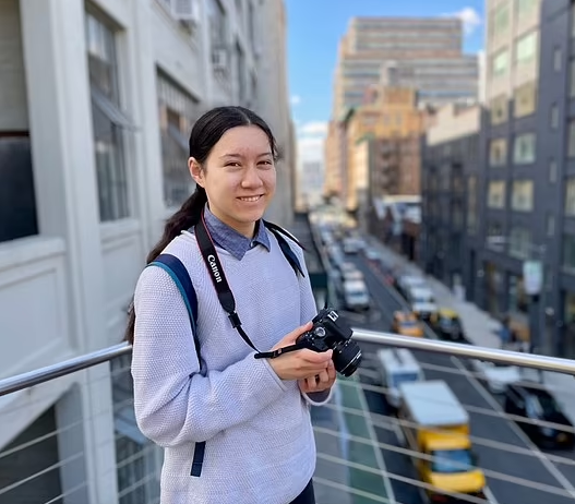Caitlyn曾在多所学校就读，父母口中的Caitlyn一直对英国很有好感