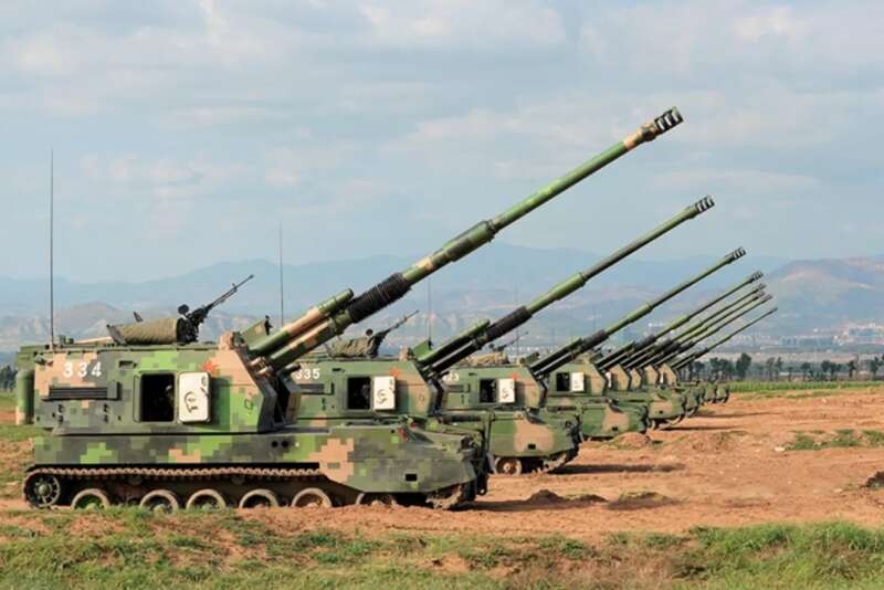炮兵的老把式测地、装定密位，也同样不能丢