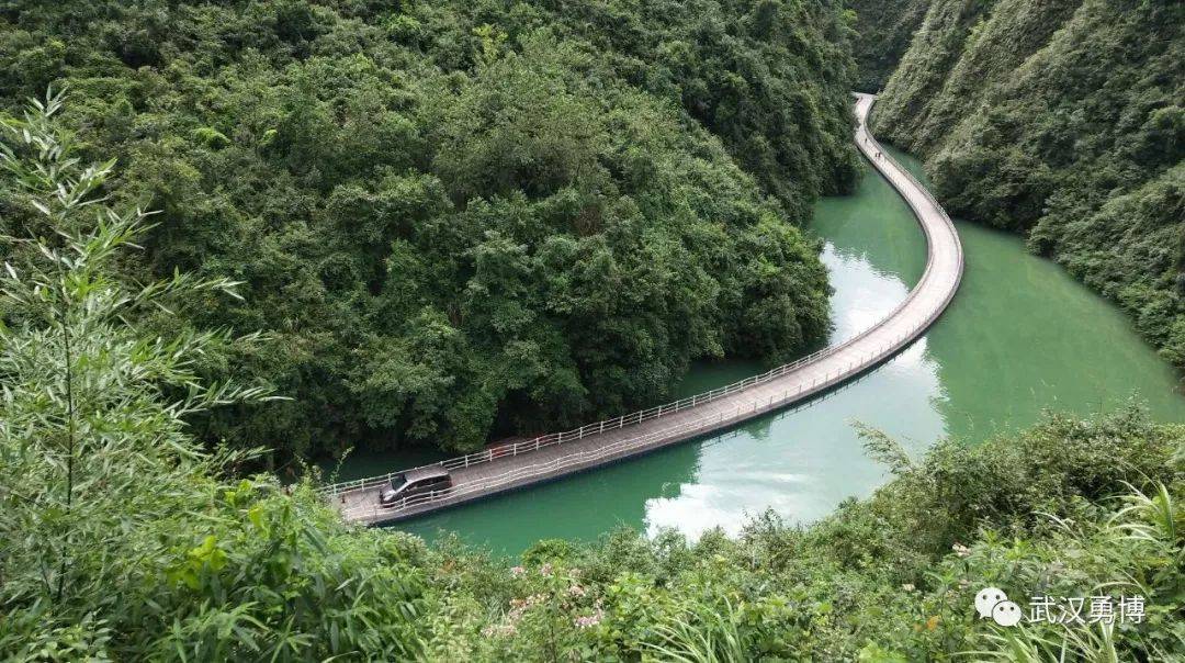 湖北珠山镇狮子关景区网红浮桥