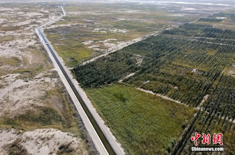 航拍新疆阿克苏艾西曼区域生态修复和荒漠化治理工程