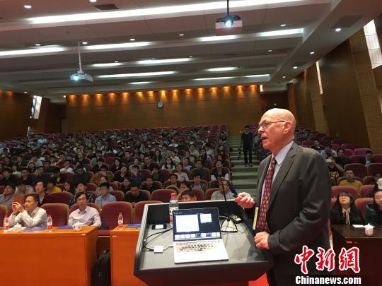 美国化学家卡尔·巴里·夏普莱斯