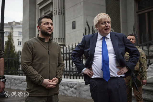英国前首相约翰逊访问基辅