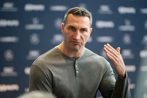 克里琴科曾是一名重量级拳击手