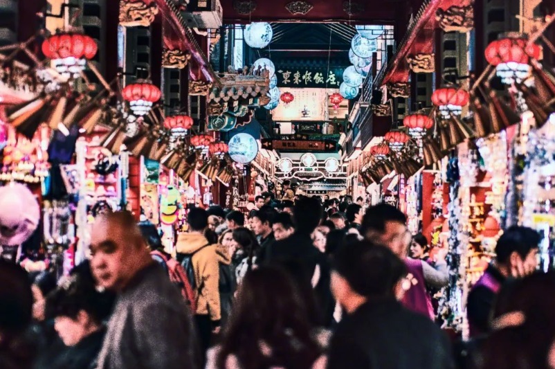 北京五环外，挤满了赶大集的年轻人