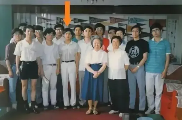 流浪汉叫孙卫东，英文名Eason