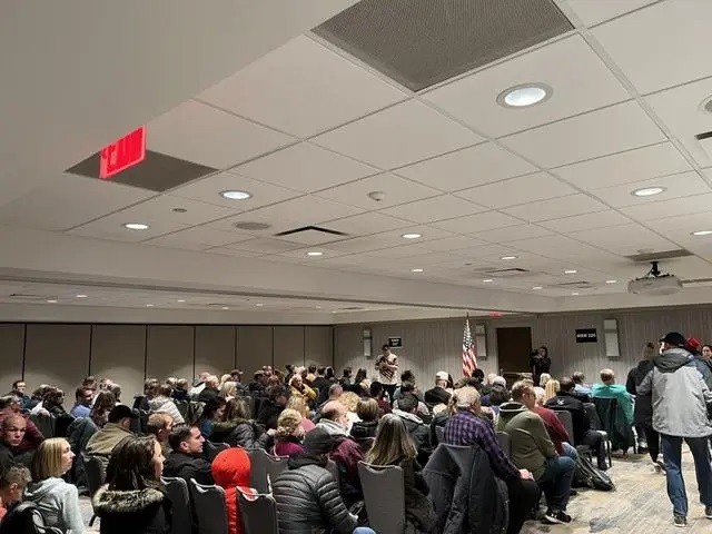 达巍在艾奥瓦州观摩美国总统大选初选共和党党团会议