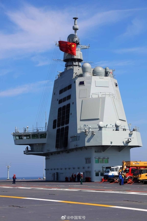 中国海军福建号航母顺利完成首次航行试验！