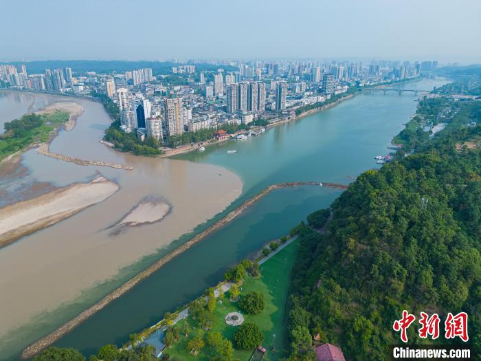 长江上游的岷江、大渡河、青衣江三江交汇处