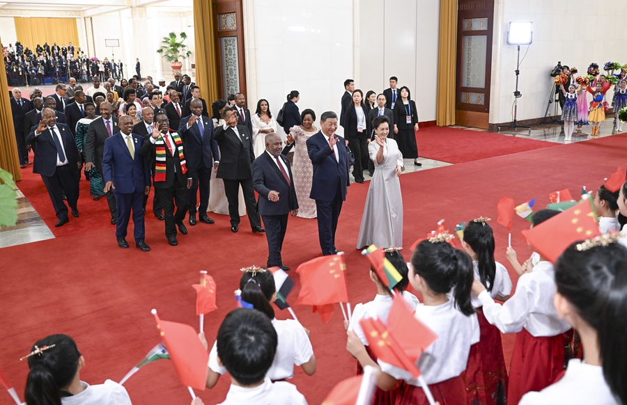 国家主席习近平和夫人彭丽媛在北京人民大会堂举行宴会，欢迎来华出席中非合作论坛北京峰会的非方及国际贵宾 ...